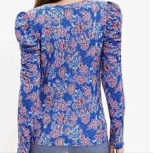 LOFT Womens Blue Blouse Size Medium Floral Long Sleeve Ruched Shoulder V-Neck